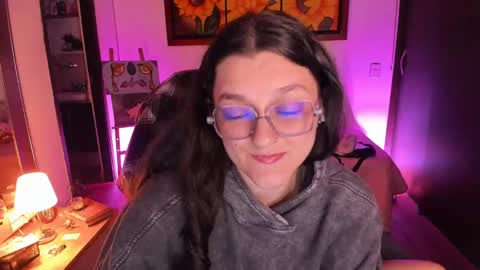 Snapshot of _peach__ chatting on 02-28-25, 01:15 violeta ig online show from 02-28-25, 01:15