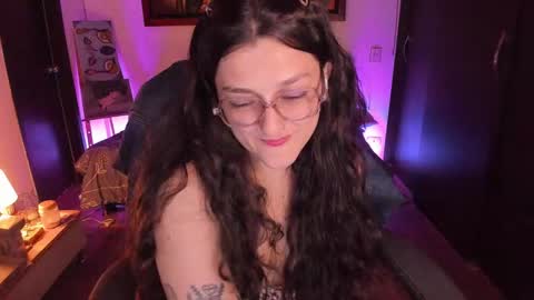 Snapshot of _peach__ chatting on 09-13-25, 11:59 violeta ig online show from 09-13-25, 11:59