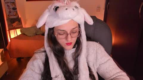 Snapshot of _peach__ chatting on 10-31-25, 04:02 violeta ig online show from 10-31-25, 04:02