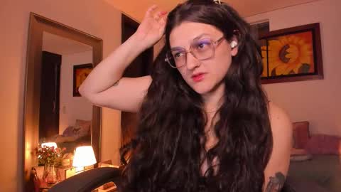 Snapshot of _peach__ chatting on 11-07-25, 04:56 violeta ig online show from 11-07-25, 04:56