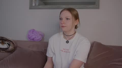 Snapshot of _penisflytrap_ chatting on 04-29-26, 01:59 Viktoria online show from 04-29-26, 01:59