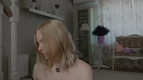 Snapshot of _penisflytrap_ chatting on 05-27-26, 01:30 Viktoria online show from 05-27-26, 01:30