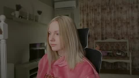 Snapshot of _penisflytrap_ chatting on 05-31-26, 06:42 Viktoria online show from 05-31-26, 06:42
