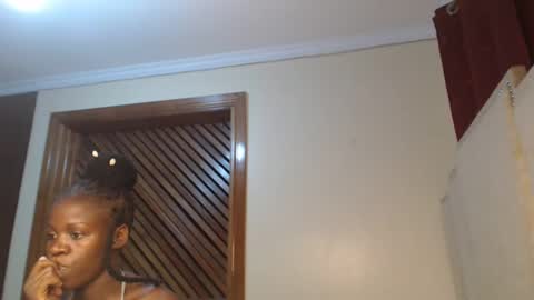 Snapshot of _pixie1 chatting on 02-20-25, 10:37 pixie online show from 02-20-25, 10:37