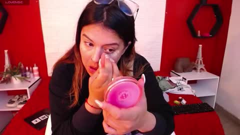 Laura online show from 12-22-25, 07:22