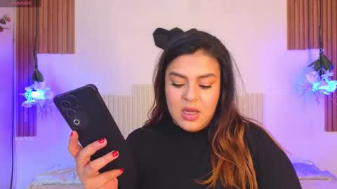 Snapshot of _poison_sweet chatting on 03-06-26, 06:15 Laura online show from 03-06-26, 06:15