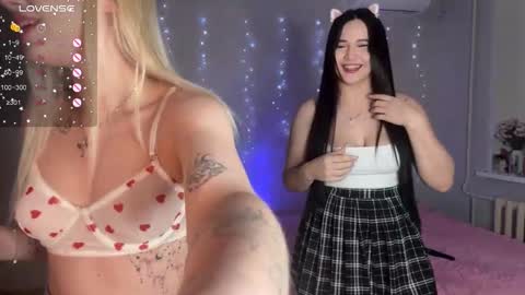 Snapshot of _pretty_ladies_ chatting on 01-14-26, 09:31 Ellie and Nika online show from 01-14-26, 09:31
