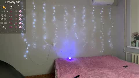 Snapshot of _pretty_ladies_ chatting on 01-17-26, 08:12 Ellie and Nika online show from 01-17-26, 08:12