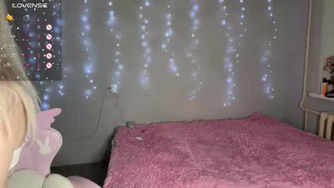 Snapshot of _pretty_ladies_ chatting on 02-05-26, 03:27 Ellie and Nika online show from 02-05-26, 03:27