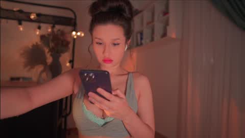 Snapshot of _protea chatting on 03-11-25, 11:12 Eva online show from 03-11-25, 11:12