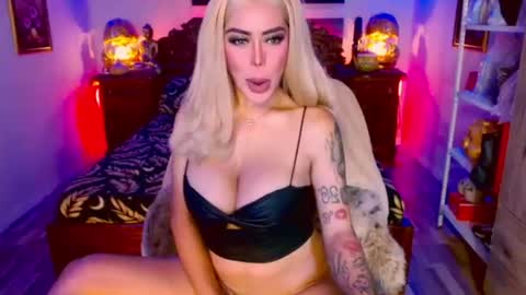 Hi my name is selinaim glad to meet everyone here  online show from 07-07-26, 06:47