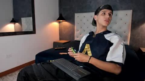 wav online show from 12-18-25, 06:41