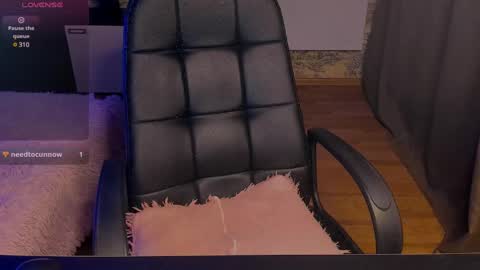 Snapshot of _red__fox__ chatting on 12-04-24, 10:30 _red__fox__ online show from 12-04-24, 10:30