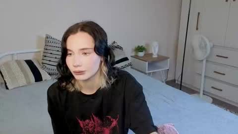 LISSAPVT IS OPEN online show from 09-18-25, 04:25