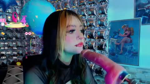 Snapshot of _sakura_sweet chatting on 09-25-25, 12:25 Zacura online show from 09-25-25, 12:25