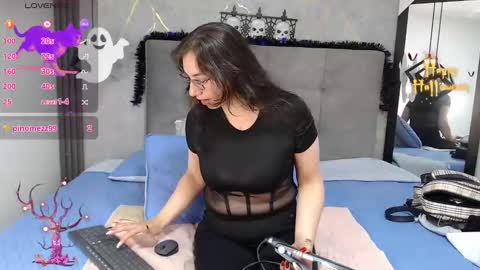 Snapshot of _samaanta_ chatting on 10-17-25, 02:30 Samanta online show from 10-17-25, 02:30