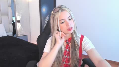 Snapshot of _saragarcia_ chatting on 12-29-24, 03:03 Sara online show from 12-29-24, 03:03