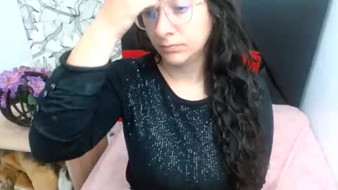 _saraximena_ online show from 06-11-26, 06:33