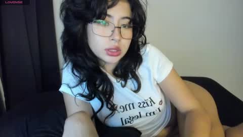 Snapshot of _scarletgirl_ chatting on 06-15-26, 02:36 Chloee online show from 06-15-26, 02:36