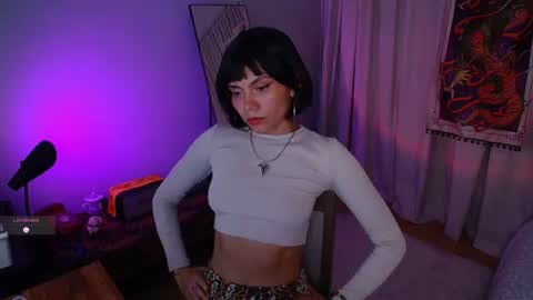 Snapshot of _sensualkitten_ chatting on 07-08-26, 04:06 Laura online show from 07-08-26, 04:06