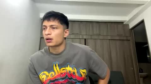 Juan Pablo-independent model online show from 02-11-26, 05:45