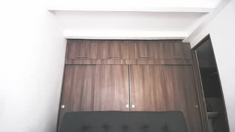 Juan Pablo-independent model online show from 02-13-26, 05:42