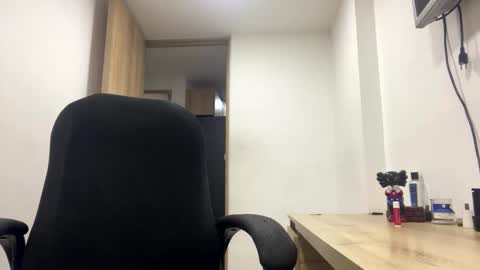 Juan Pablo-independent model online show from 03-02-26, 01:30