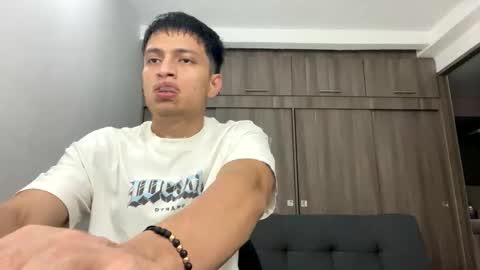 Juan Pablo-independent model online show from 03-08-26, 03:32