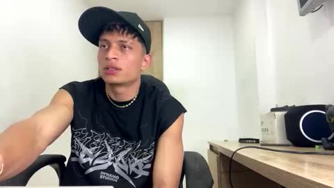 Juan Pablo-independent model online show from 05-12-26, 01:47