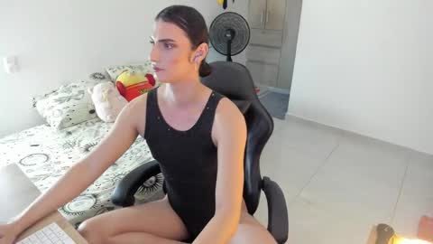 Snapshot of _shantallskinny_ chatting on 05-26-26, 12:39 Shantall online show from 05-26-26, 12:39