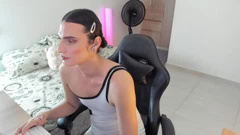 Snapshot of _shantallskinny_ chatting on 05-28-26, 05:49 Shantall online show from 05-28-26, 05:49