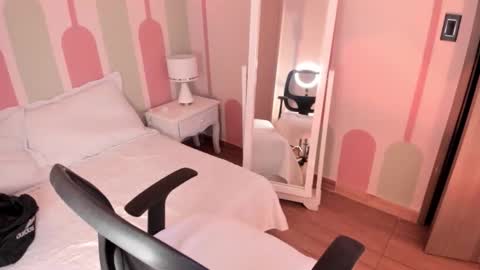 Snapshot of _sharloth chatting on 10-18-25, 01:56 Sharlot online show from 10-18-25, 01:56