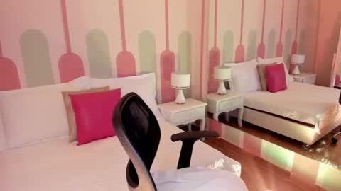 Snapshot of _sharloth chatting on 10-30-25, 01:01 Sharlot online show from 10-30-25, 01:01