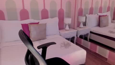 Snapshot of _sharloth chatting on 11-25-25, 02:06 Sharlot online show from 11-25-25, 02:06