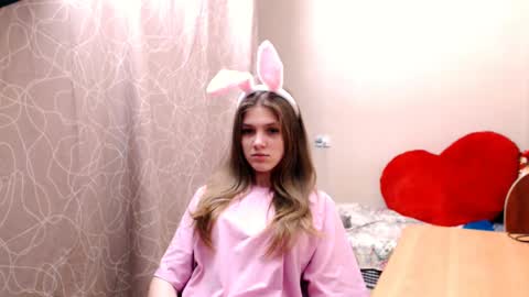 Snapshot of _shy_bunny__ chatting on 01-11-25, 04:14 Mari online show from 01-11-25, 04:14