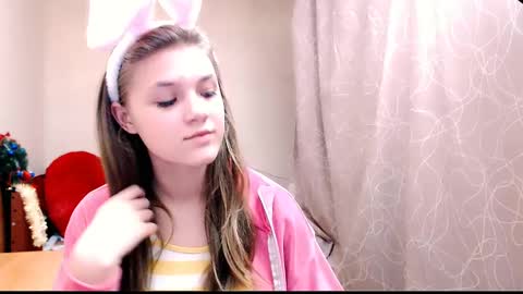 Snapshot of _shy_bunny__ chatting on 01-14-25, 06:17 Mari online show from 01-14-25, 06:17