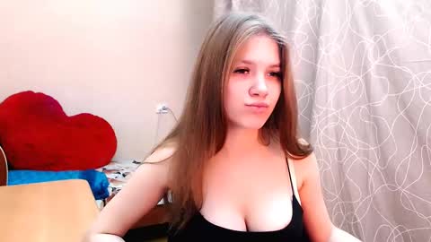 Snapshot of _shy_bunny__ chatting on 02-11-25, 11:10 Mari online show from 02-11-25, 11:10