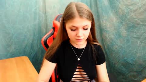 Snapshot of _shy_bunny__ chatting on 09-24-25, 12:08 Mari online show from 09-24-25, 12:08
