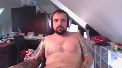 Snapshot of _smiley_bear27 chatting on 10-12-25, 05:17 _smiley_bear27 online show from 10-12-25, 05:17