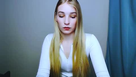 Snapshot of _snow_queen__ chatting on 11-25-25, 08:09 Rachel online show from 11-25-25, 08:09