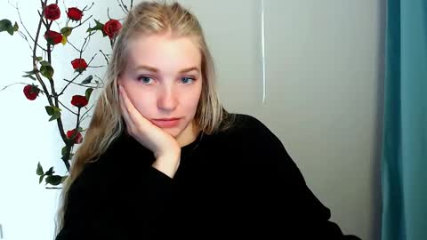 Snapshot of _snow_queen__ chatting on 04-28-26, 01:16 Rachel online show from 04-28-26, 01:16