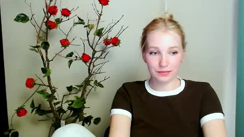 Snapshot of _snow_queen__ chatting on 04-29-26, 05:30 Rachel online show from 04-29-26, 05:30