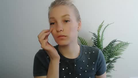 Snapshot of _snow_queen__ chatting on 04-30-26, 07:47 Rachel online show from 04-30-26, 07:47