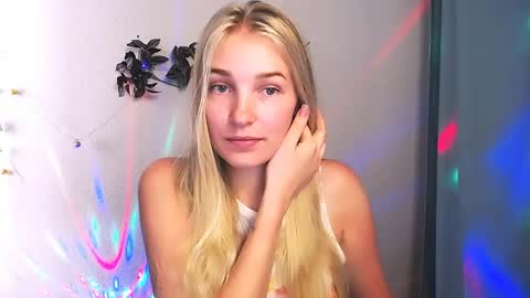 Snapshot of _snow_queen__ chatting on 05-15-26, 10:55 Rachel online show from 05-15-26, 10:55