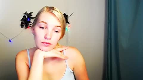Snapshot of _snow_queen__ chatting on 05-16-26, 10:01 Rachel online show from 05-16-26, 10:01