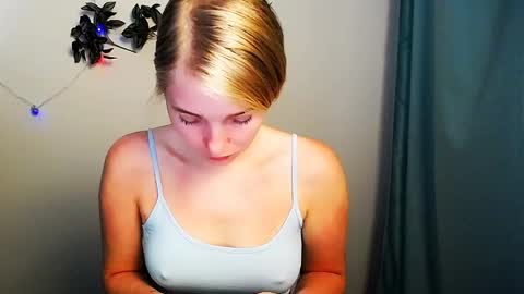 Snapshot of _snow_queen__ chatting on 05-16-26, 10:36 Rachel online show from 05-16-26, 10:36