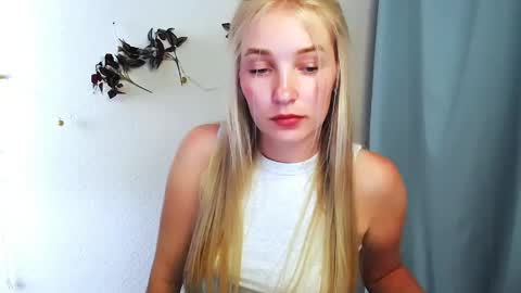 Snapshot of _snow_queen__ chatting on 05-21-26, 11:39 Rachel online show from 05-21-26, 11:39