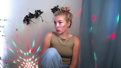 Snapshot of _snow_queen__ chatting on 05-22-26, 11:16 Rachel online show from 05-22-26, 11:16