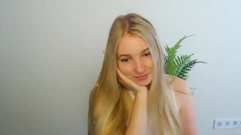 Snapshot of _snow_queen__ chatting on 06-03-26, 07:55 Rachel online show from 06-03-26, 07:55