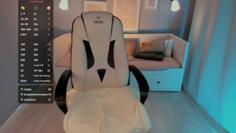 Snapshot of _sofi_spark chatting on 12-14-24, 10:13 Sofi Follow me online show from 12-14-24, 10:13